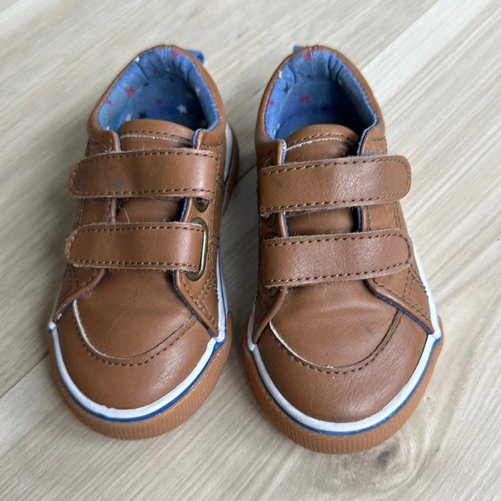 Brown leather velcro shoes